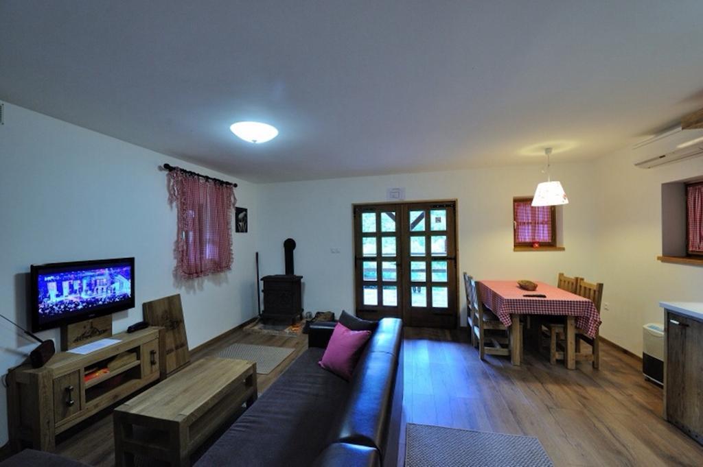 Apartment Drvena Kuca Mreznica Gornji Zvecaj Номер фото